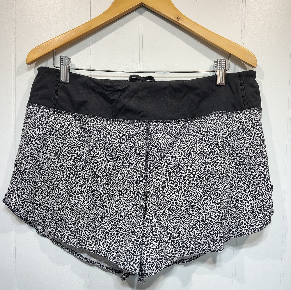 Athleta Stellar Flare Trouser Shorts L Black White Leopard Print‎ Running Gym - Picture 5 of 5